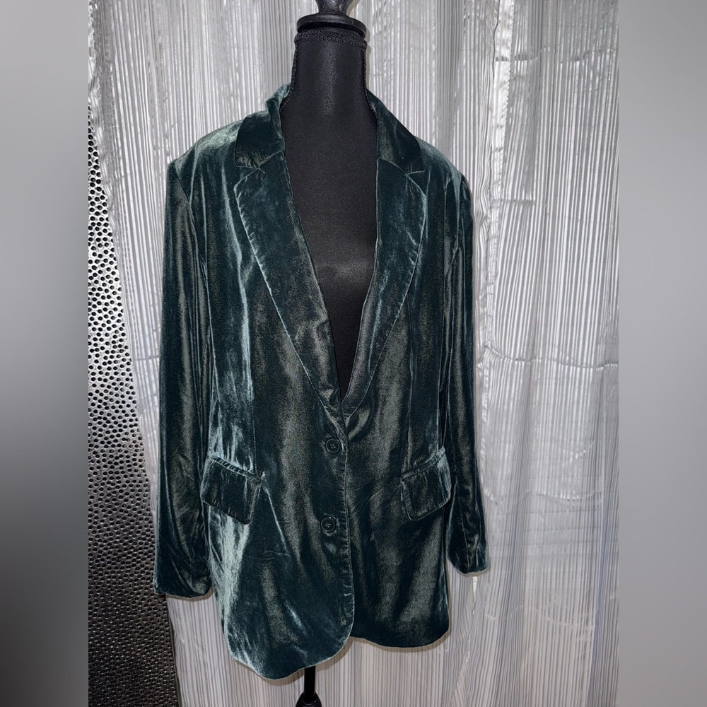 a new day Velvet Blazer in Green - Picture 2 of 4